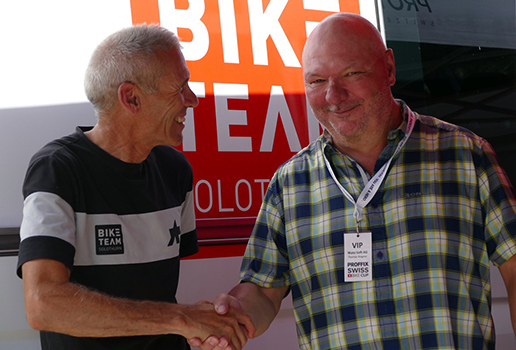 Das Biketeam Solothurn trägt Watosoft auf ihren Trikots